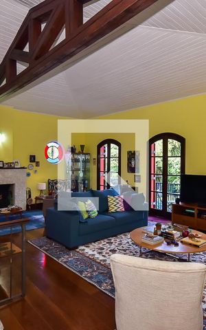 Casa para alugar com 360m², 4 quartos e 5 vagas Casa para alugar com 360m², 4 quartos e 5 vagasSala