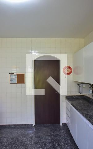 Casa para alugar com 360m², 4 quartos e 5 vagas Casa para alugar com 360m², 4 quartos e 5 vagasCozinha