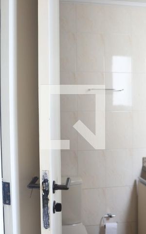 Apartamento à venda com 81m², 2 quartos e 2 vagasBanheiro da Suíte