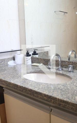 Apartamento à venda com 81m², 2 quartos e 2 vagasBanheiro da Suíte