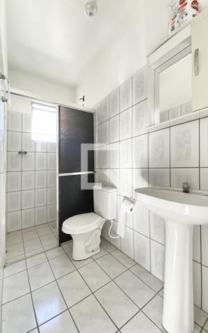Apartamento para alugar com 60m², 2 quartos e sem vagaBanheiro