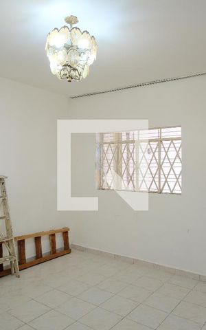 Casa à venda com 100m², 2 quartos e 2 vagasSala