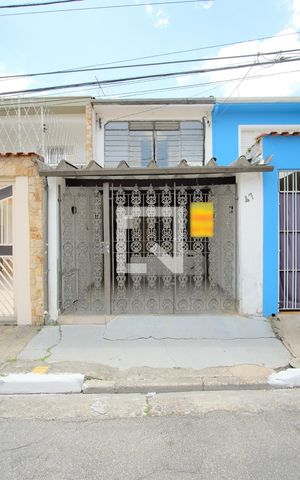 Casa à venda com 100m², 2 quartos e 2 vagasFachada