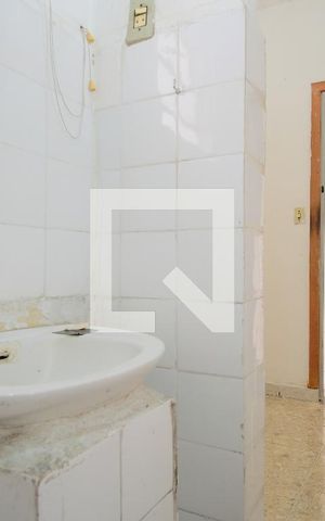Casa à venda com 100m², 2 quartos e 2 vagasBanheiro de serviço