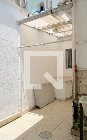 Casa à venda com 100m², 2 quartos e 2 vagasQuintal