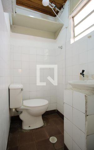 Casa à venda com 100m², 2 quartos e 2 vagasBanheiro de serviço