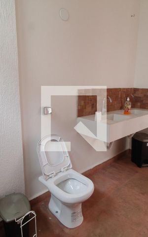 Casa para alugar com 480m², 5 quartos e 4 vagasBanheiro Social 2