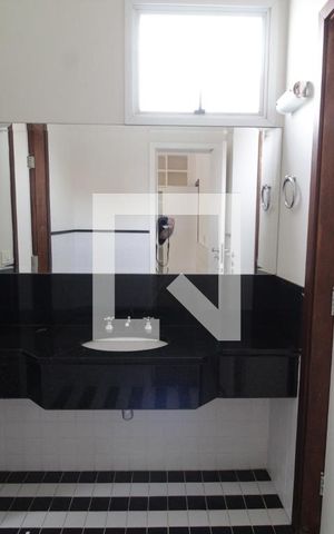 Casa para alugar com 480m², 5 quartos e 4 vagasBanheiro do Quarto 1