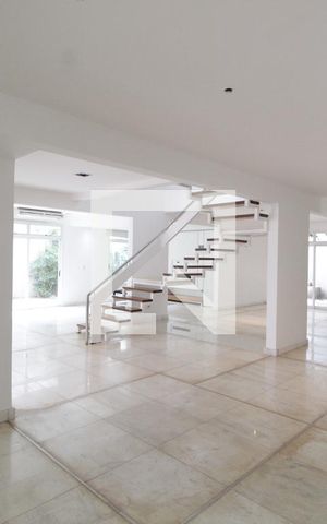 Casa para alugar com 480m², 5 quartos e 4 vagasSala