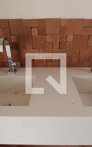 Casa para alugar com 480m², 5 quartos e 4 vagasBanheiro Social 1