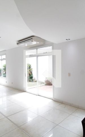 Casa para alugar com 480m², 5 quartos e 4 vagasSala