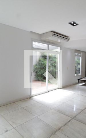 Casa para alugar com 480m², 5 quartos e 4 vagasSala
