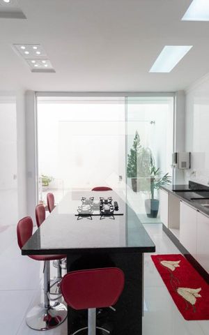 Casa para alugar com 180m², 3 quartos e 8 vagas Casa para alugar com 180m², 3 quartos e 8 vagasCozinha
