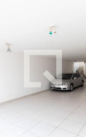 Casa para alugar com 180m², 3 quartos e 8 vagas Casa para alugar com 180m², 3 quartos e 8 vagasGaragem