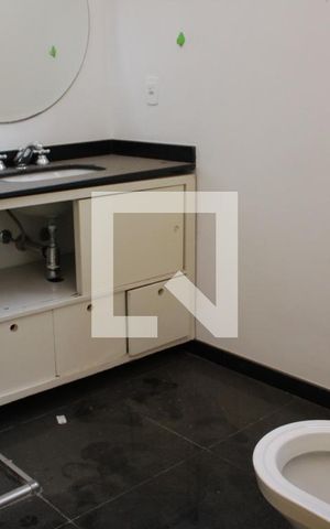 Casa para alugar com 438m², 3 quartos e 5 vagasBanheiro da Suíte 1