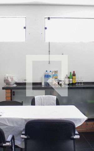 Casa para alugar com 438m², 3 quartos e 5 vagasCozinha
