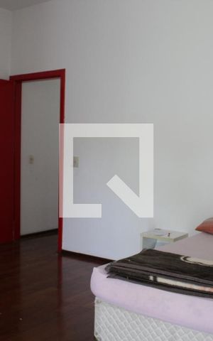 Casa para alugar com 438m², 3 quartos e 5 vagasSuíte 2