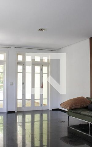 Casa para alugar com 438m², 3 quartos e 5 vagasSala