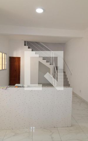 Casa à venda com 130m², 2 quartos e 2 vagasSala / Cozinha