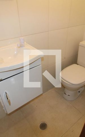 Casa à venda com 130m², 2 quartos e 2 vagasLavabo