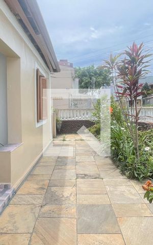 Casa à venda com 300m², 3 quartos e 4 vagas Casa à venda com 300m², 3 quartos e 4 vagasQuintal