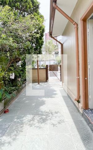 Casa à venda com 300m², 3 quartos e 4 vagas Casa à venda com 300m², 3 quartos e 4 vagasVaranda