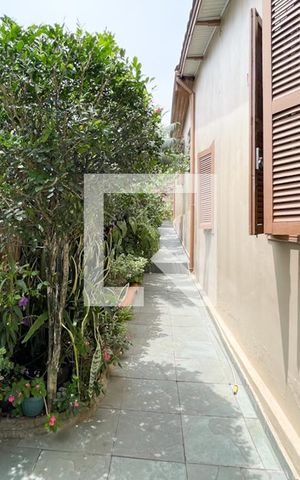 Casa à venda com 300m², 3 quartos e 4 vagas Casa à venda com 300m², 3 quartos e 4 vagasQuintal