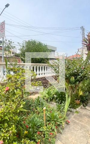 Casa à venda com 300m², 3 quartos e 4 vagas Casa à venda com 300m², 3 quartos e 4 vagasQuintal