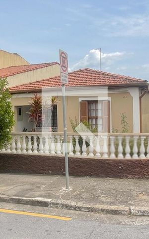 Casa à venda com 300m², 3 quartos e 4 vagas Casa à venda com 300m², 3 quartos e 4 vagasFachada