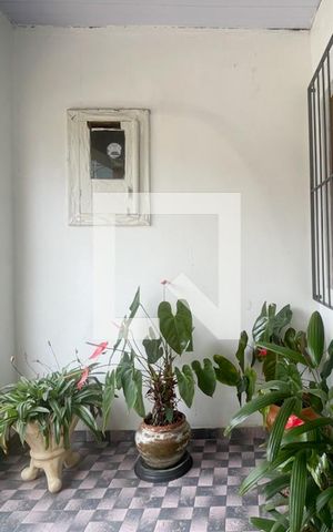 Casa à venda com 300m², 3 quartos e 4 vagas Casa à venda com 300m², 3 quartos e 4 vagasEntrada