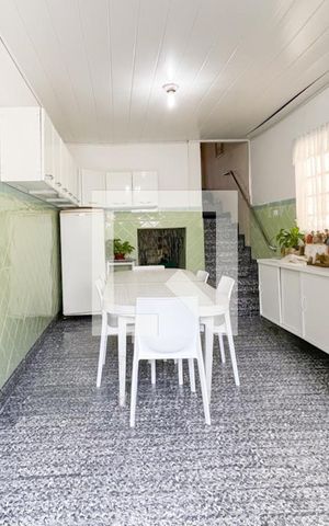 Casa à venda com 300m², 3 quartos e 4 vagas Casa à venda com 300m², 3 quartos e 4 vagasCozinha