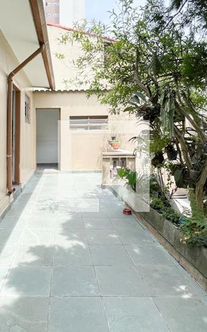 Casa à venda com 300m², 3 quartos e 4 vagas Casa à venda com 300m², 3 quartos e 4 vagasVaranda