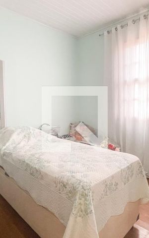 Casa à venda com 300m², 3 quartos e 4 vagas Casa à venda com 300m², 3 quartos e 4 vagasQuarto 1
