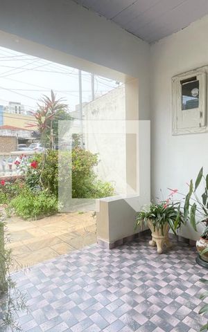 Casa à venda com 300m², 3 quartos e 4 vagas Casa à venda com 300m², 3 quartos e 4 vagasEntrada
