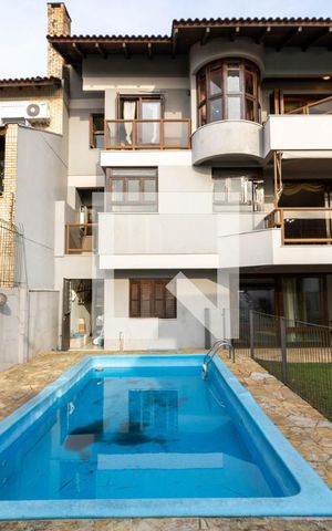 Casa à venda com 288m², 3 quartos e 3 vagas Casa à venda com 288m², 3 quartos e 3 vagasÁrea Externa