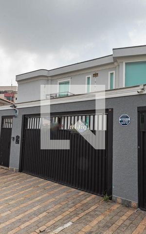 Casa para alugar com 400m², 3 quartos e 8 vagasFachada