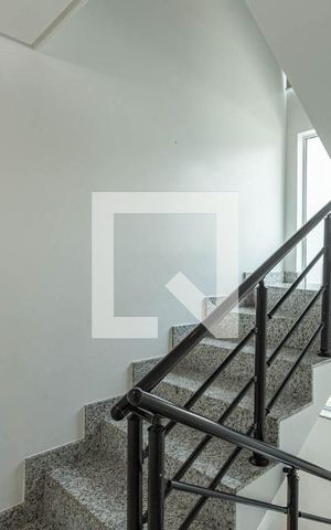 Casa para alugar com 400m², 3 quartos e 8 vagasEscadas