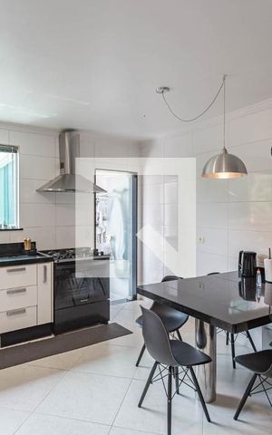 Casa para alugar com 400m², 3 quartos e 8 vagasCozinha