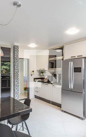 Casa para alugar com 400m², 3 quartos e 8 vagasCozinha