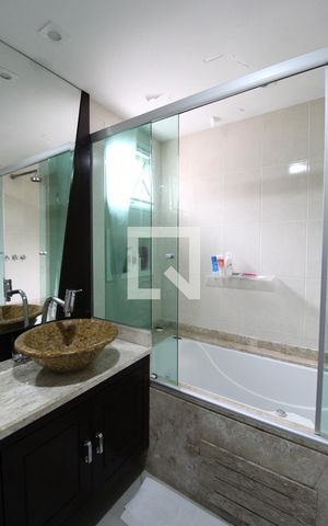 Apartamento à venda com 175m², 3 quartos e 3 vagasBanheiro da Suíte 3