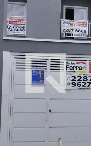 Casa à venda com 105m², 3 quartos e 2 vagas Casa à venda com 105m², 3 quartos e 2 vagasFachada