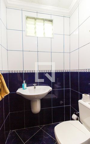 Casa à venda com 180m², 3 quartos e 5 vagas Casa à venda com 180m², 3 quartos e 5 vagasLavabo