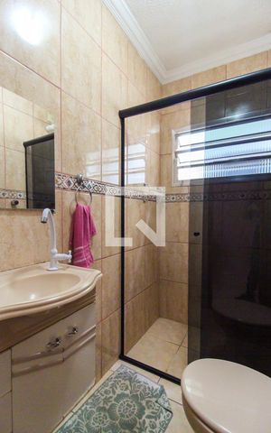 Casa à venda com 180m², 3 quartos e 5 vagas Casa à venda com 180m², 3 quartos e 5 vagasBanheiro da Suíte 2