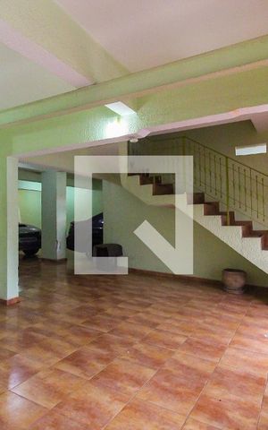 Casa à venda com 180m², 3 quartos e 5 vagas Casa à venda com 180m², 3 quartos e 5 vagasGaragem