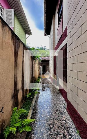 Casa à venda com 189m², 3 quartos e 4 vagas Casa à venda com 189m², 3 quartos e 4 vagasÁrea Externa