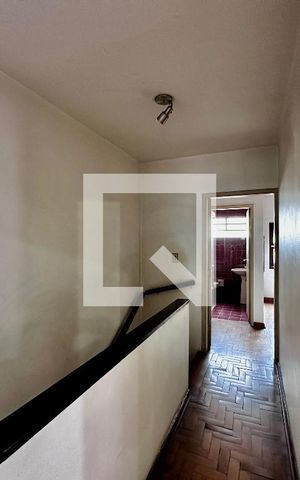 Casa à venda com 189m², 3 quartos e 4 vagas Casa à venda com 189m², 3 quartos e 4 vagasCorredor Quartos