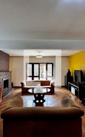 Casa à venda com 189m², 3 quartos e 4 vagas Casa à venda com 189m², 3 quartos e 4 vagasSala