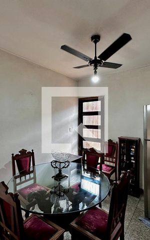 Casa à venda com 189m², 3 quartos e 4 vagas Casa à venda com 189m², 3 quartos e 4 vagasSala