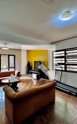 Casa à venda com 189m², 3 quartos e 4 vagas Casa à venda com 189m², 3 quartos e 4 vagasSala