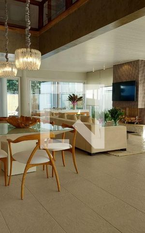 Casa à venda com 349m², 5 quartos e 4 vagas Casa à venda com 349m², 5 quartos e 4 vagasSala de Jantar